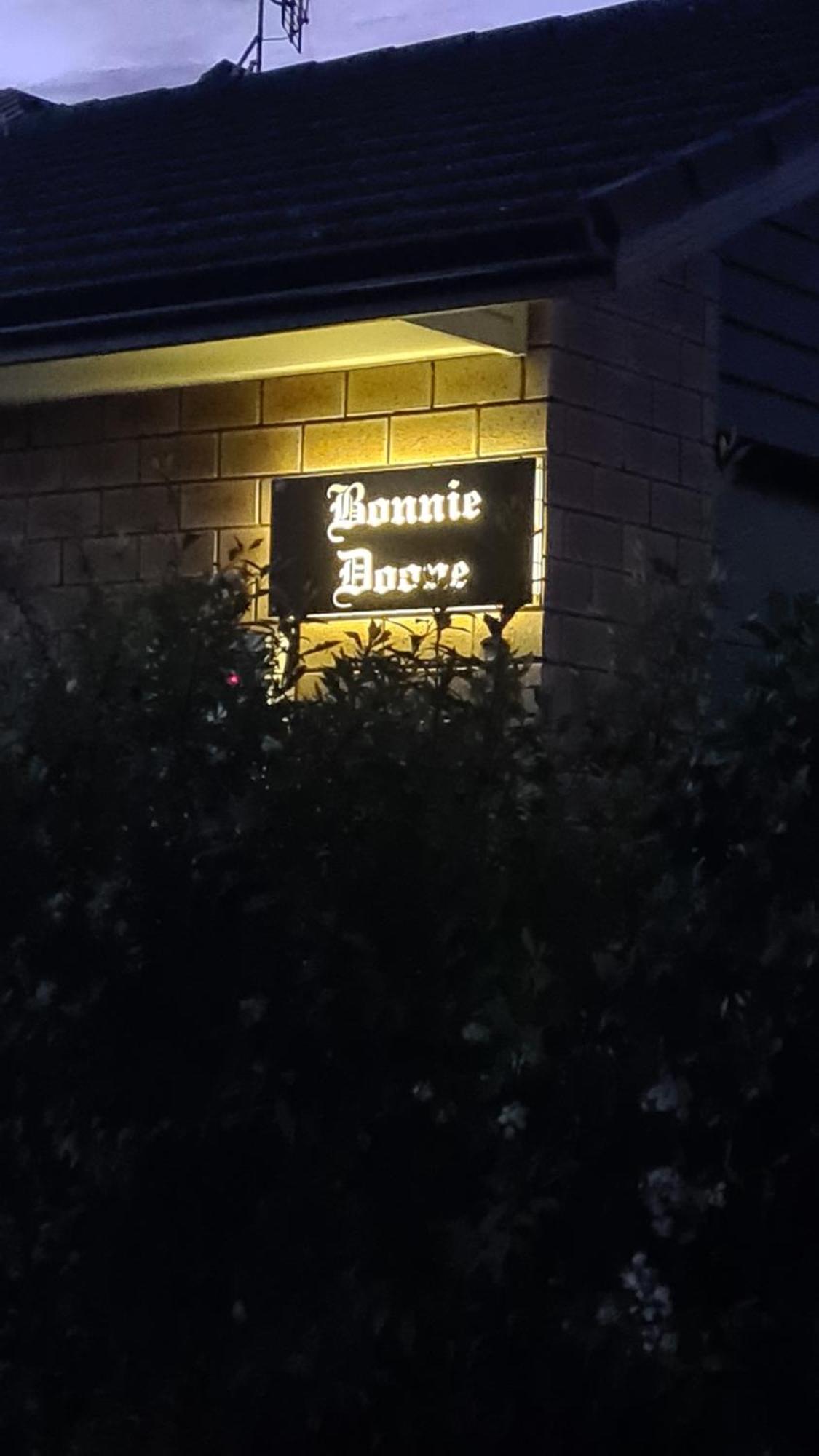 ホテル Bonnie Doone テ・アワムトゥ エクステリア 写真